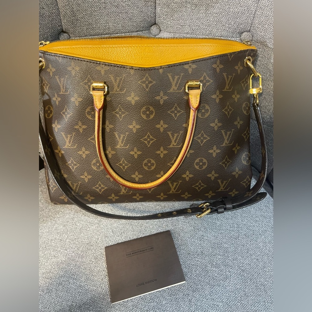 Authentic louis vuitton pallas MM